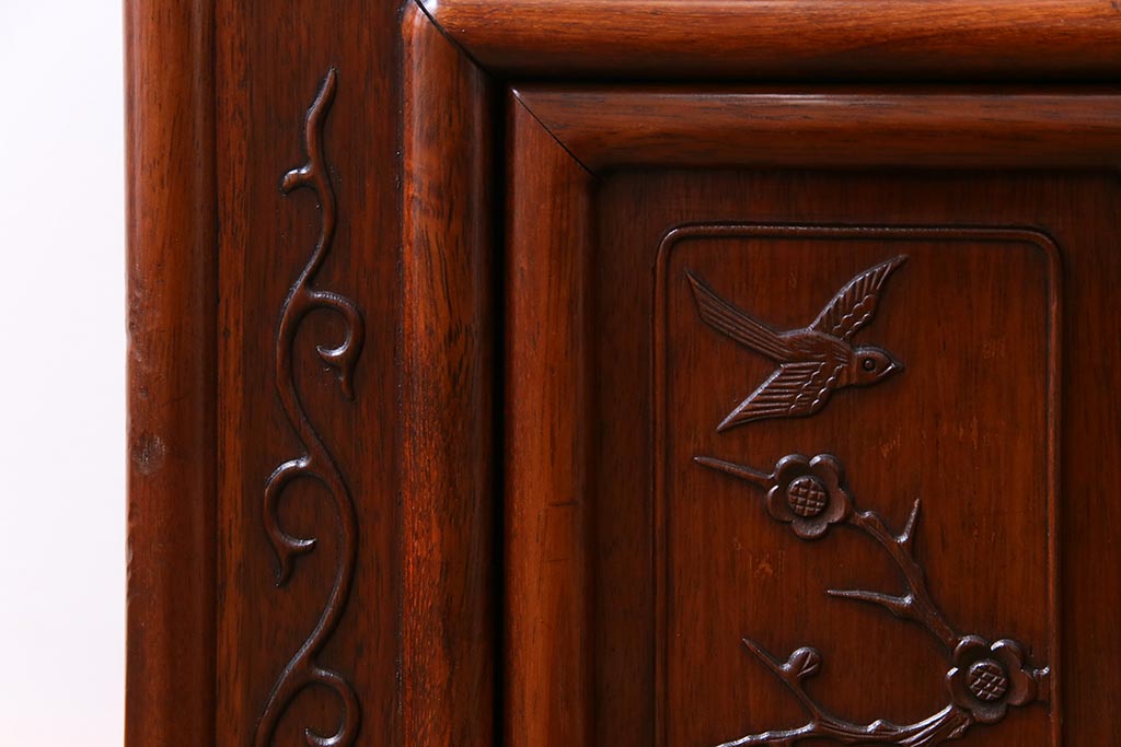 ビンテージ　民芸家具　カリン材　梅の木と小鳥の彫刻の飾り棚(茶棚、収納棚、花梨材)
