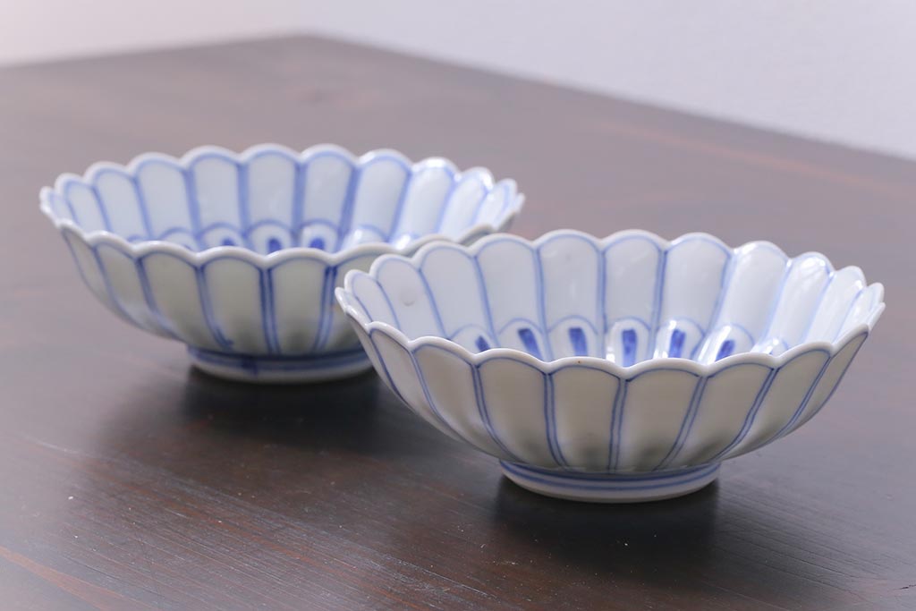 和製アンティーク　江戸期　染付　花の形が魅力的な菊図小鉢(向付、小皿、深皿)2枚セット