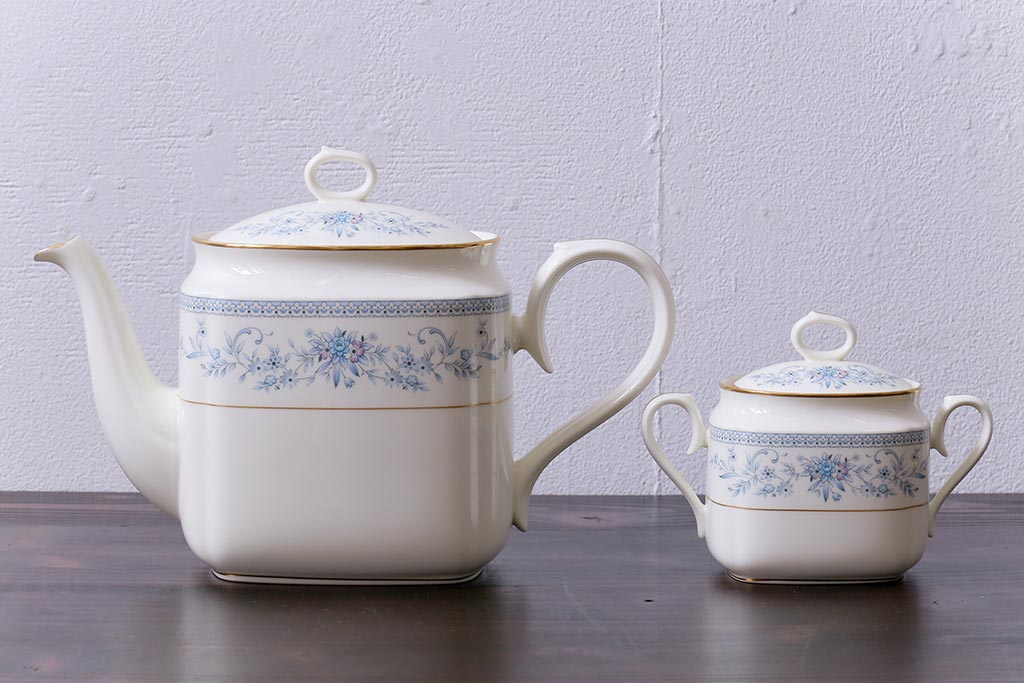 中古　ノリタケ(日陶、Noritake)　ブルーヒル(廃盤)　ティーポット&シュガーポットセット(洋食器)