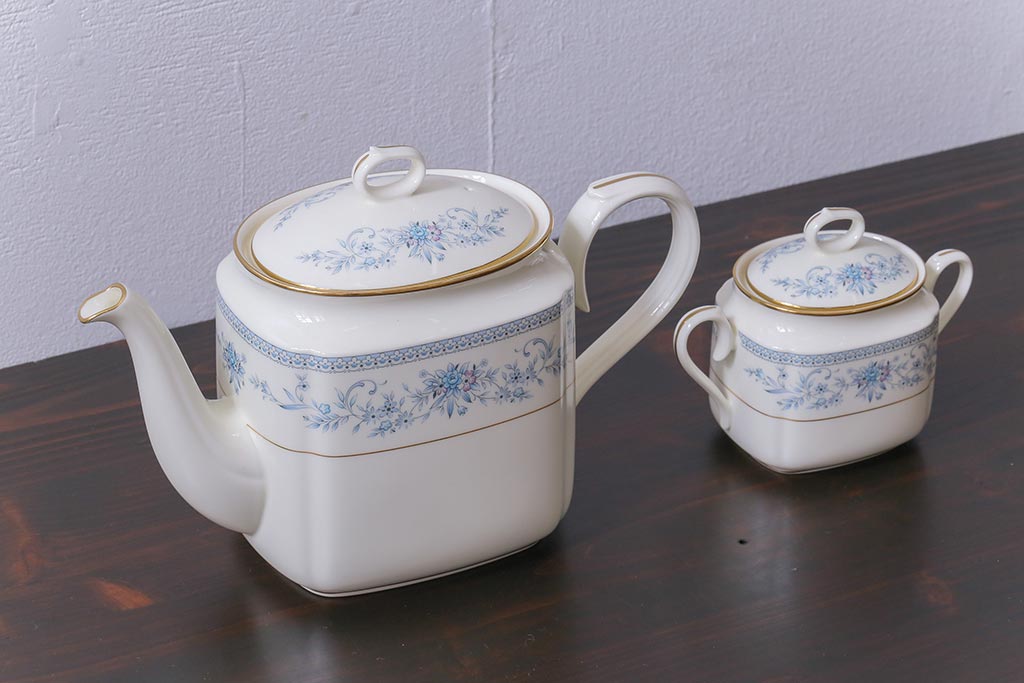 中古　ノリタケ(日陶、Noritake)　ブルーヒル(廃盤)　ティーポット&シュガーポットセット(洋食器)