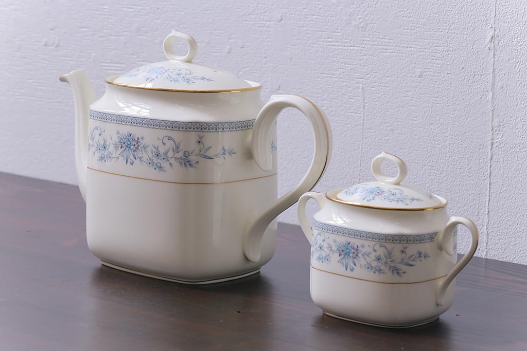 中古　ノリタケ(日陶、Noritake)　ブルーヒル(廃盤)　ティーポット&シュガーポットセット(洋食器)