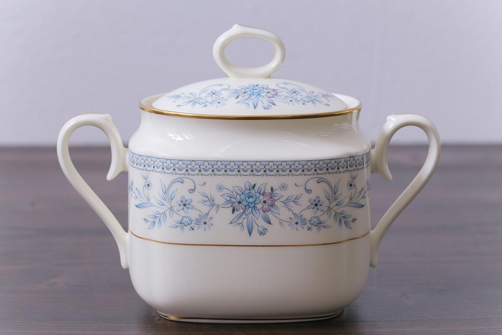 中古　ノリタケ(日陶、Noritake)　ブルーヒル(廃盤)　ティーポット&シュガーポットセット(洋食器)