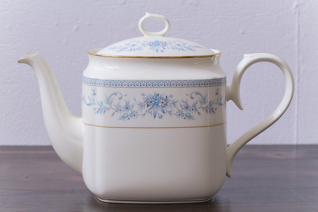 中古　ノリタケ(日陶、Noritake)　ブルーヒル(廃盤)　ティーポット&シュガーポットセット(洋食器)