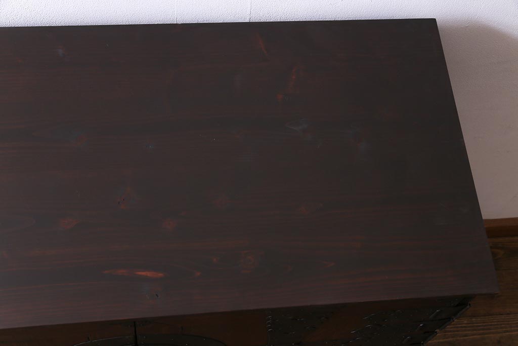 和製アンティーク　リメイク家具　前面ヒノキ材　重厚な雰囲気漂う脚付き箪笥サイドボード(収納棚、時代箪笥)