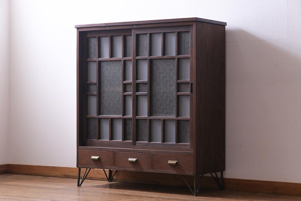 ラフジュ工房オリジナル　古建具リメイク　木の味わいが魅力的な鉄脚付き戸棚(収納棚)