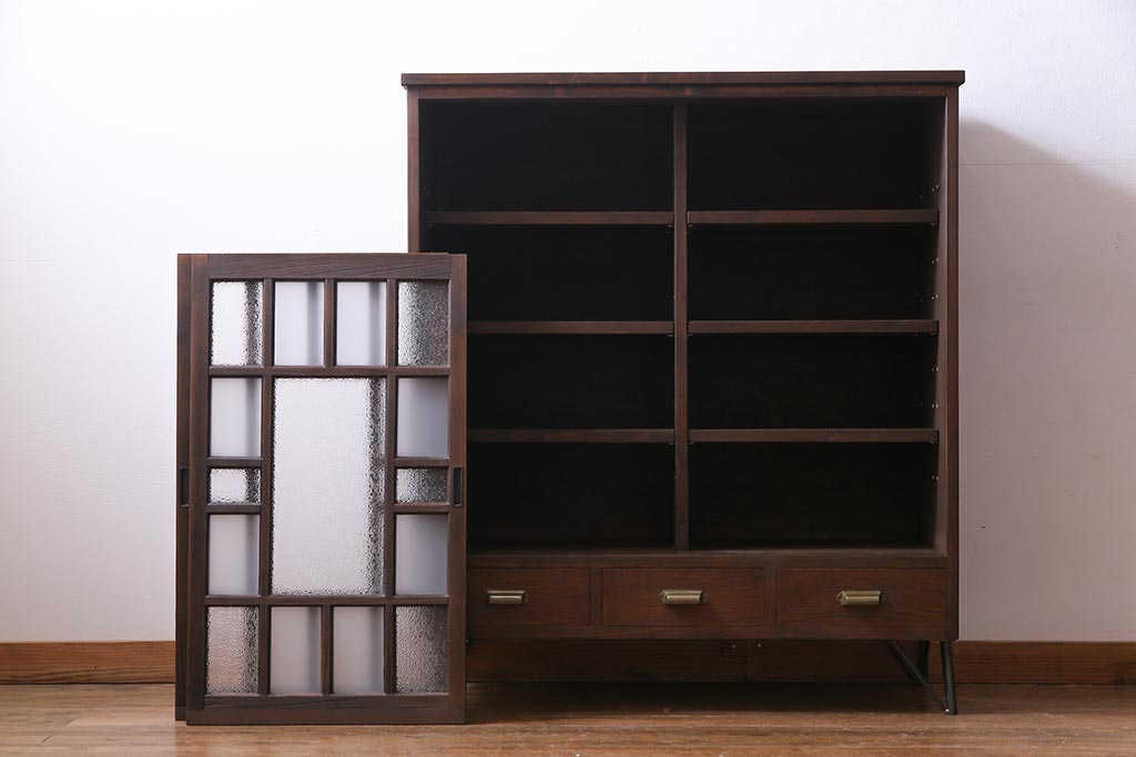 ラフジュ工房オリジナル　古建具リメイク　木の味わいが魅力的な鉄脚付き戸棚(収納棚)