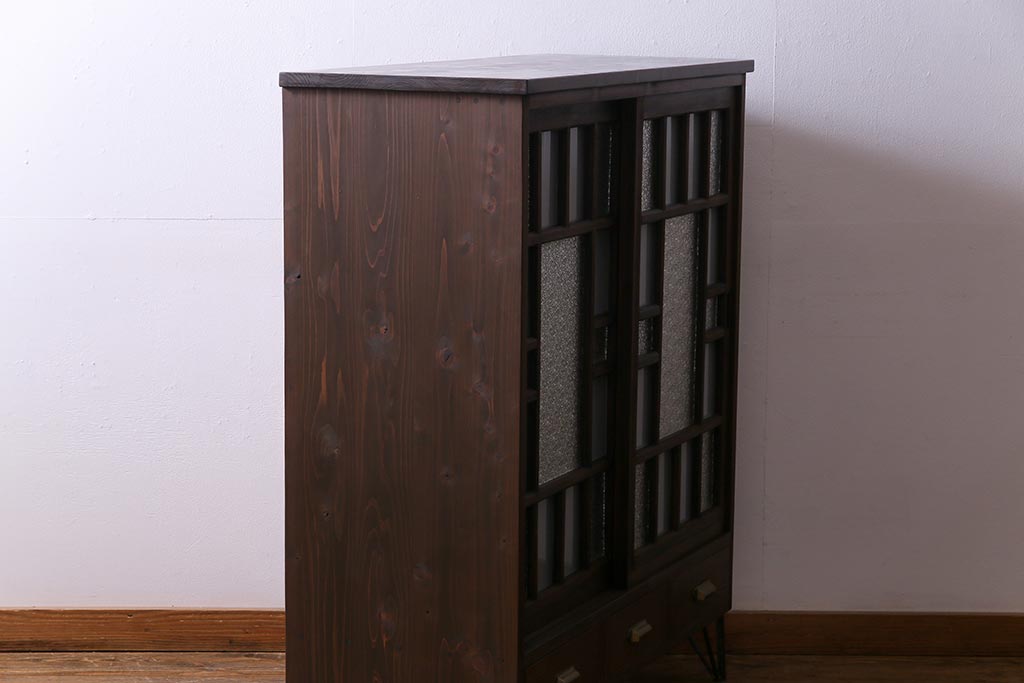 ラフジュ工房オリジナル　古建具リメイク　木の味わいが魅力的な鉄脚付き戸棚(収納棚)