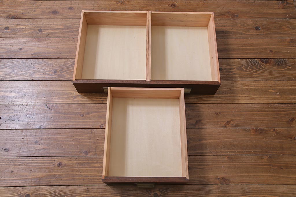 ラフジュ工房オリジナル　古建具リメイク　木の味わいが魅力的な鉄脚付き戸棚(収納棚)