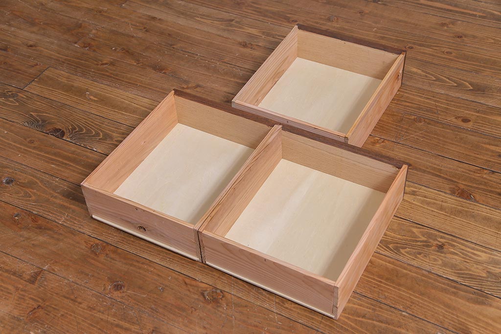 ラフジュ工房オリジナル　古建具リメイク　木の味わいが魅力的な鉄脚付き戸棚(収納棚)