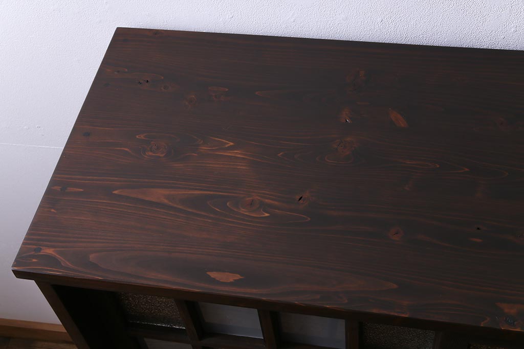ラフジュ工房オリジナル　古建具リメイク　木の味わいが魅力的な鉄脚付き戸棚(収納棚)
