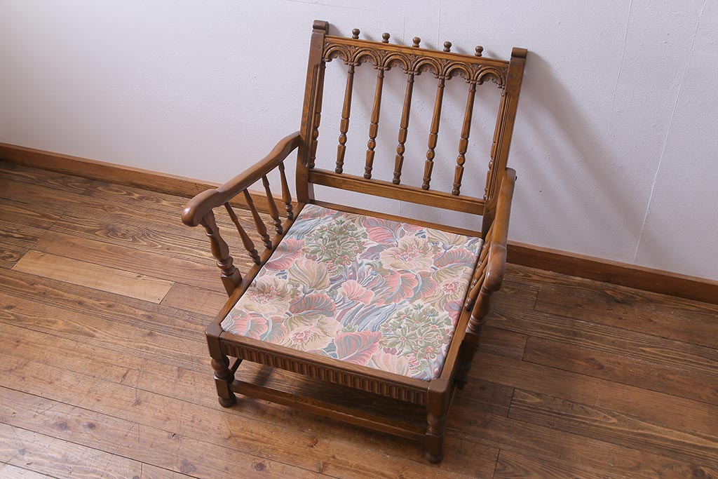 アンティーク家具　ERCOL(アーコール)　York Minster　花柄のファブリックと凝った彫刻を楽しめる一人掛けソファ(1)