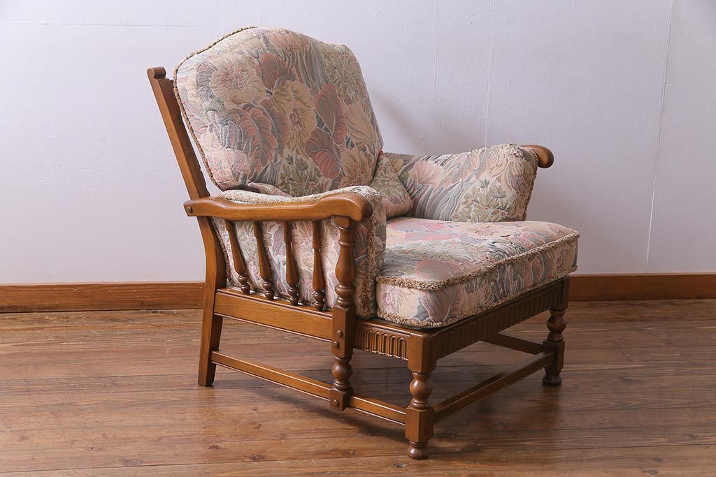 アンティーク家具　ERCOL(アーコール)　York Minster　花柄のファブリックと凝った彫刻を楽しめる一人掛けソファ(2)
