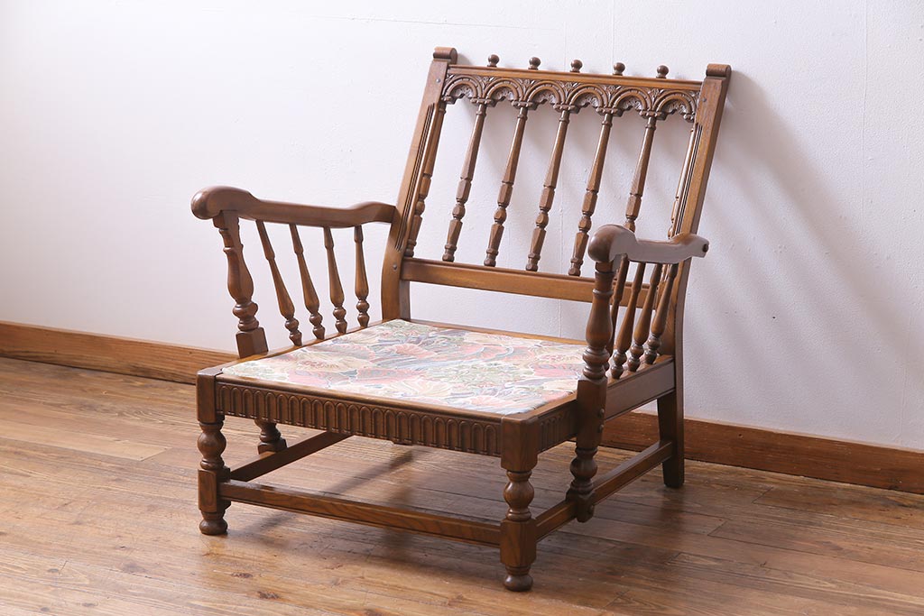 アンティーク家具　ERCOL(アーコール)　York Minster　花柄のファブリックと凝った彫刻を楽しめる一人掛けソファ(2)