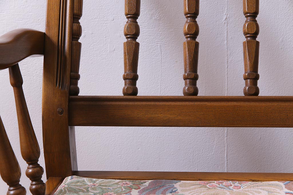 アンティーク家具　ERCOL(アーコール)　York Minster　花柄のファブリックと凝った彫刻を楽しめる一人掛けソファ(2)