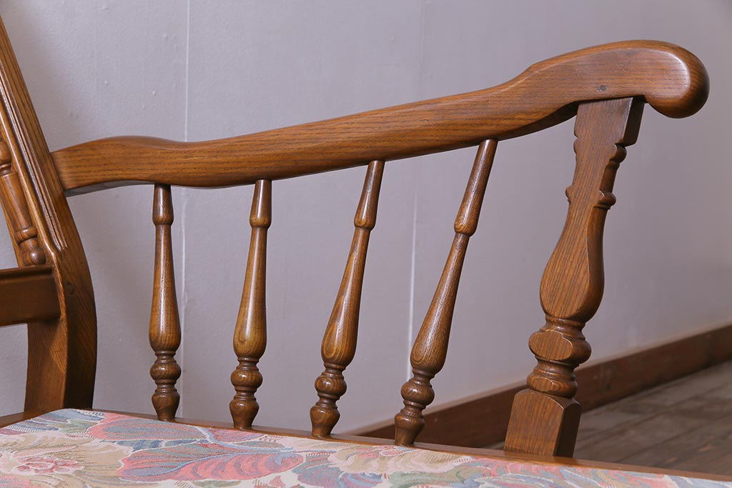 アンティーク家具　ERCOL(アーコール)　York Minster　花柄のファブリックと凝った彫刻を楽しめる一人掛けソファ(2)