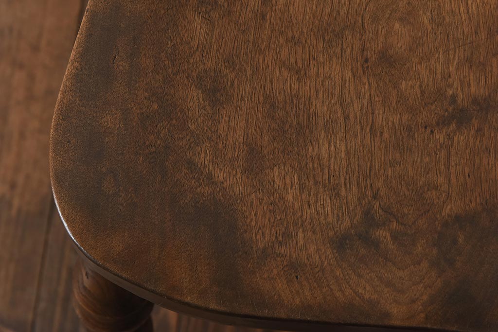 アンティーク家具　イギリスアンティーク　木のぬくもりと品のある佇まいが魅力的なチェア(ダイニングチェア、板座チェア)