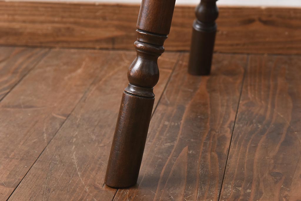 ヴィンテージ家具　イギリスビンテージ　なめらかな木肌と濃い色味が魅力のダイニングチェア(ウィンザーチェア、板座チェア、ウインザーチェア)(1)