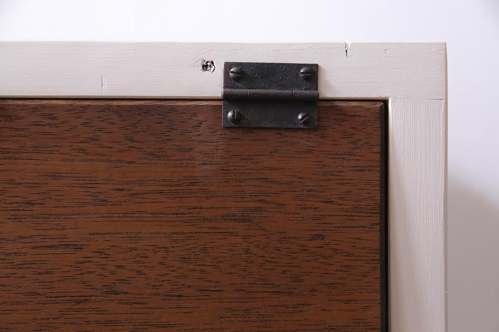 ラフジュ工房オリジナル　鉄脚付き　3×3マス　メンズライクにも似合うパタパタ扉のペイントマス目棚(収納棚)