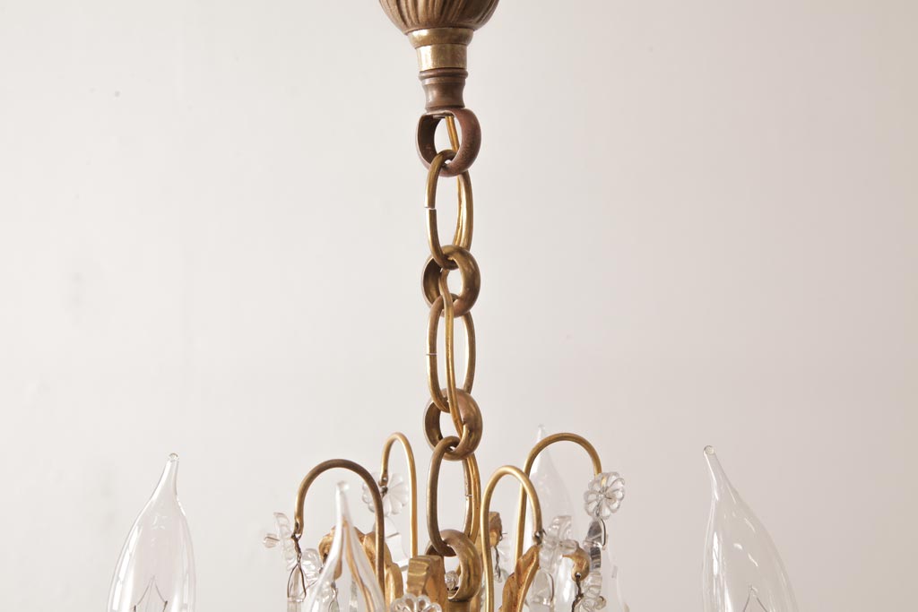 フランスビンテージ　真鍮製　小振りなサイズが珍しい煌びやかな4灯シャンデリア(天井照明)