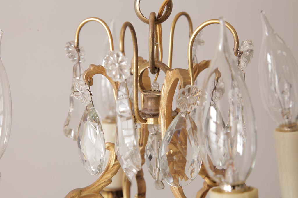 フランスビンテージ　真鍮製　小振りなサイズが珍しい煌びやかな4灯シャンデリア(天井照明)