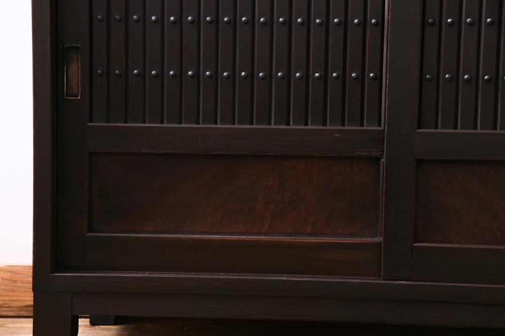 ラフジュ工房オリジナル　古建具リメイク　鎧戸を活かした立派な佇まいのサイドボード(テレビボード、戸棚、収納棚)