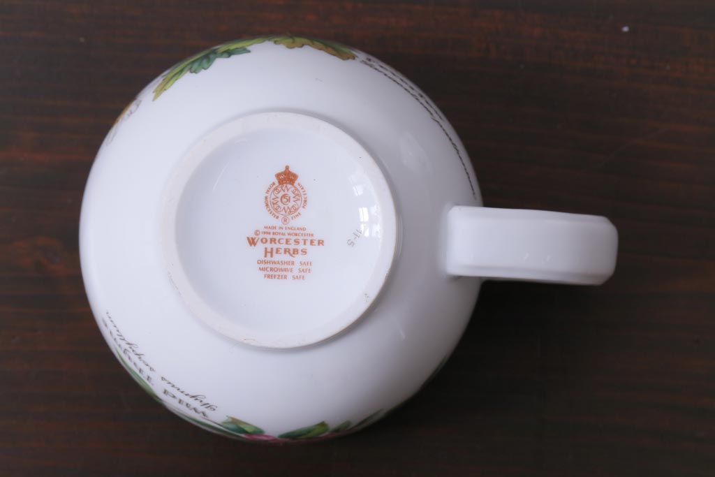 イギリス　ROYAL WORCESTER(ロイヤル ウースター)　HERBS(ハーブス)　カップ&ソーサー2客セット(1)