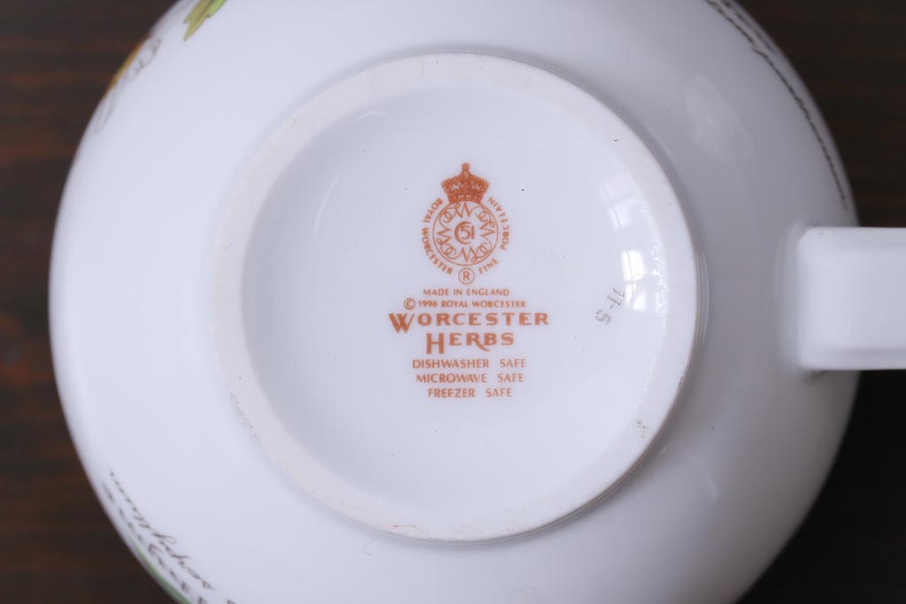 イギリス　ROYAL WORCESTER(ロイヤル ウースター)　HERBS(ハーブス)　カップ&ソーサー2客セット(1)