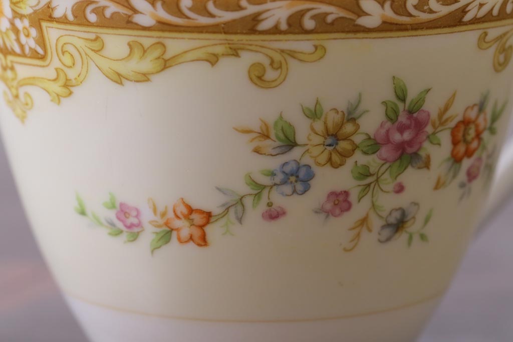 中古　ノリタケ(Noritake)　月桂樹-マルキ印　彩色ゆたかな上品なカップ&ソーサー2客セット(洋食器)