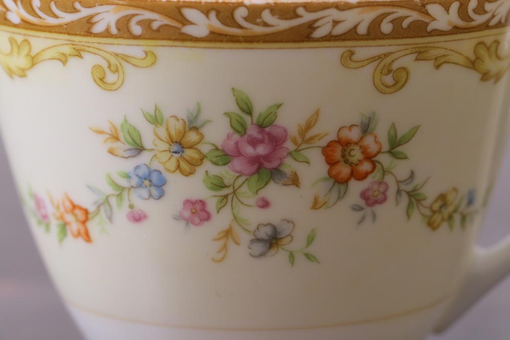 中古　ノリタケ(Noritake)　月桂樹-マルキ印　彩色ゆたかな上品なカップ&ソーサー2客セット(洋食器)