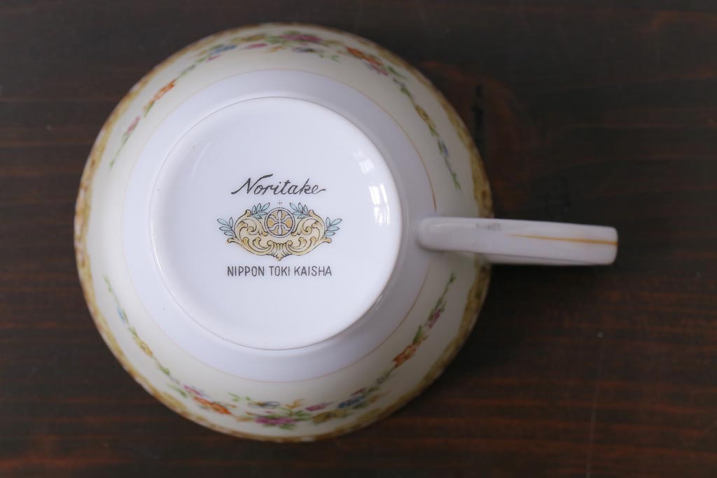 中古　ノリタケ(Noritake)　月桂樹-マルキ印　彩色ゆたかな上品なカップ&ソーサー2客セット(洋食器)