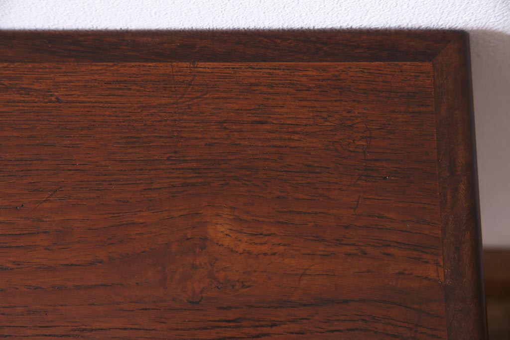 ビンテージ　北欧家具　デンマーク　チーク材　すっきりとしたデザインが取り入れやすいネストテーブル(サイドテーブル)