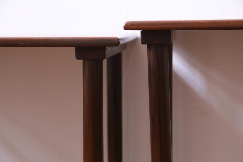 ビンテージ　北欧家具　デンマーク　チーク材　すっきりとしたデザインが取り入れやすいネストテーブル(サイドテーブル)