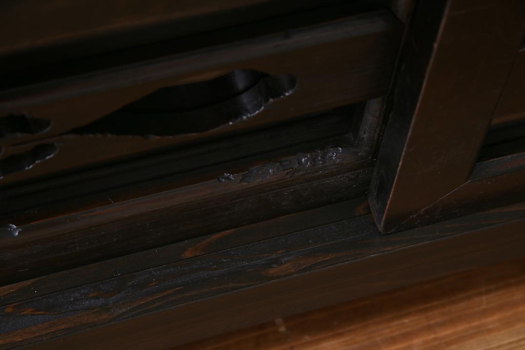 ラフジュ工房オリジナル　古建具リメイク　趣ある透かし彫りが和の風情感じる引き出し付きローボード(戸棚、収納棚、テレビボード)