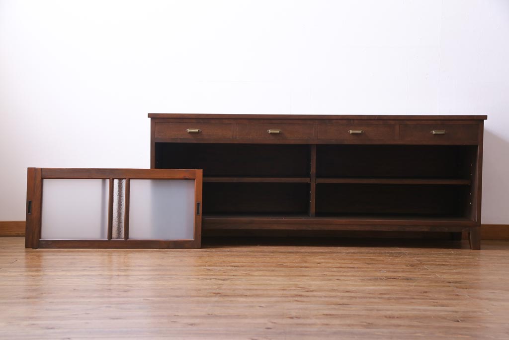 ラフジュ工房オリジナル　古い建具の枠が味わい深い横長のリビングボード(収納棚、戸棚)