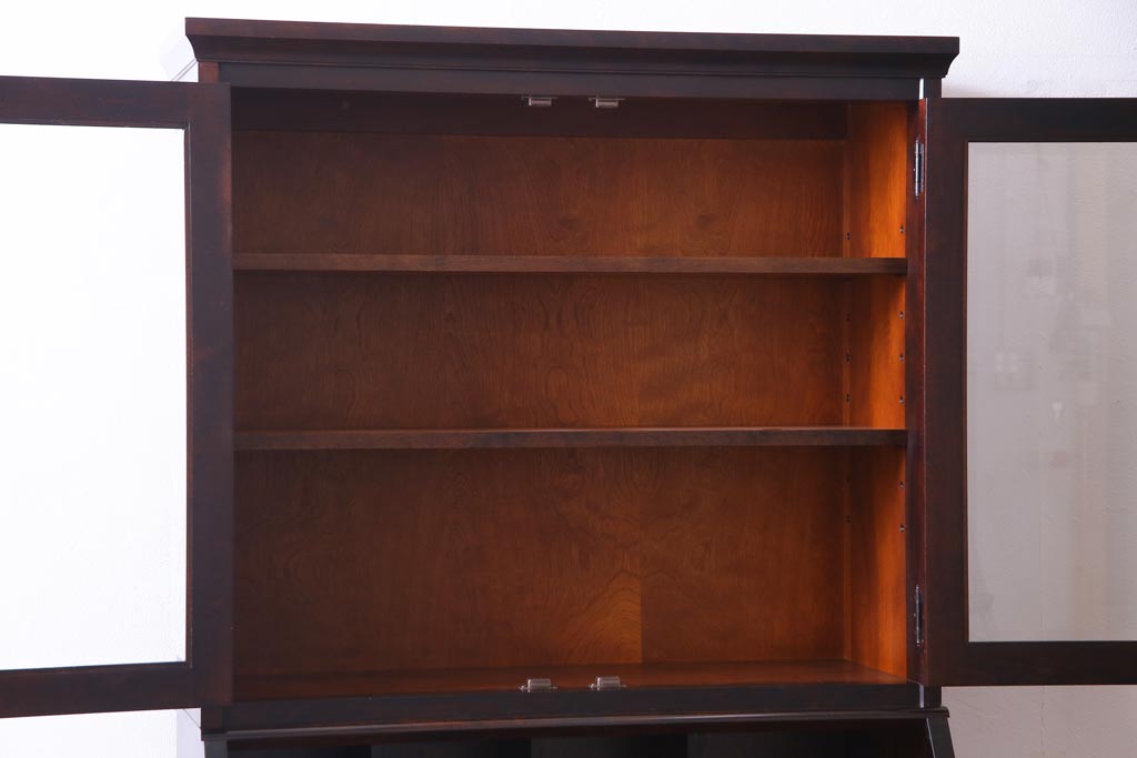 中古　北海道民芸家具　深みのある美しい木肌が上品な雰囲気漂うビューローブックケース(ライティングビューロー、机、本箱、収納棚)(定価約49万円)