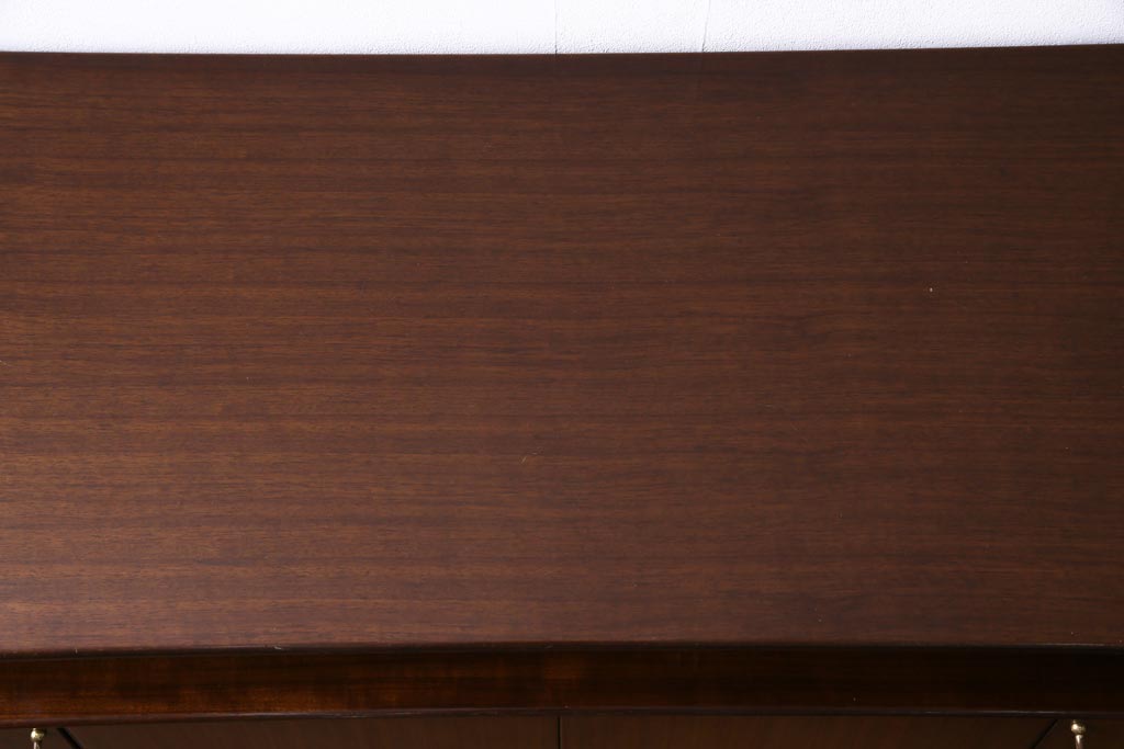 ヴィンテージ家具　北欧ビンテージ　G-PLAN　BBシリーズ　引き手がおしゃれな雰囲気を高めるサイドボード(リビングボード、収納棚)(1)