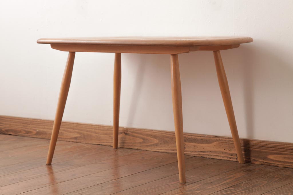 ヴィンテージ家具　イギリスビンテージ　ERCOL(アーコール)　ニレ材　ナチュラルな色味のコーヒーテーブル(センターテーブル)