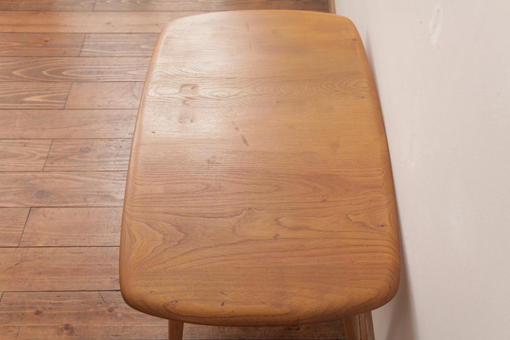 ヴィンテージ家具　イギリスビンテージ　ERCOL(アーコール)　ニレ材　ナチュラルな色味のコーヒーテーブル(センターテーブル)