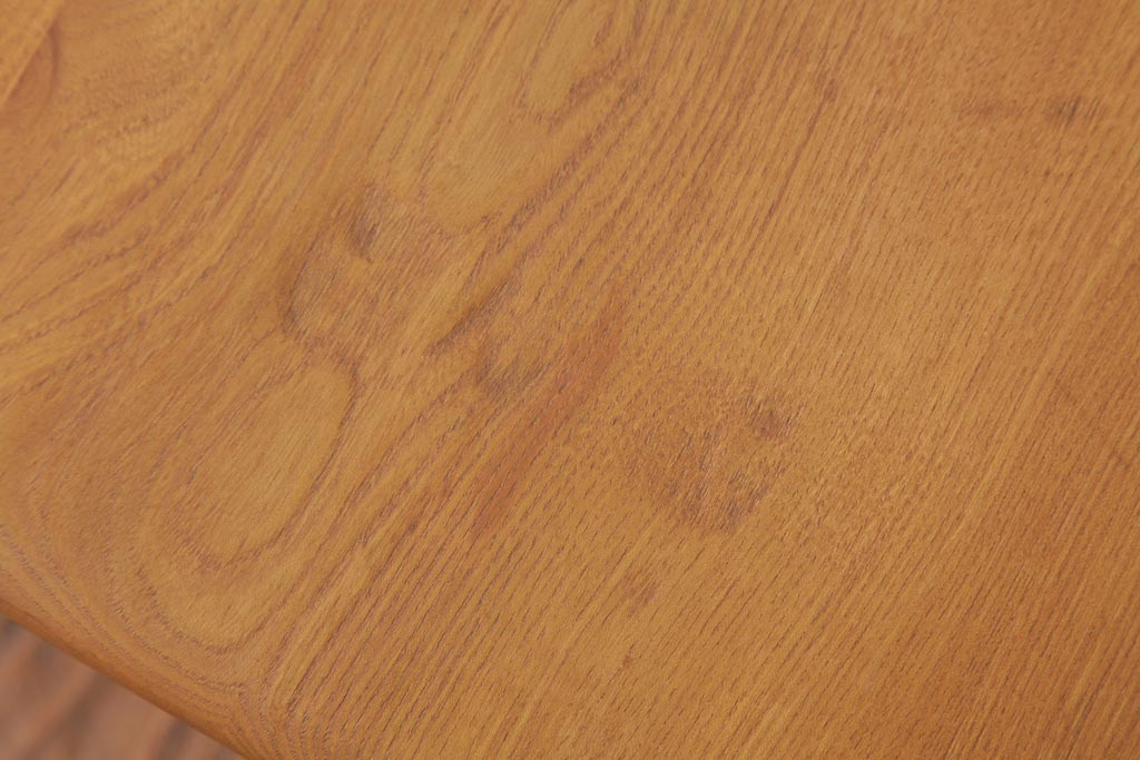 ヴィンテージ家具　イギリスビンテージ　ERCOL(アーコール)　ニレ材　ナチュラルな色味のコーヒーテーブル(センターテーブル)