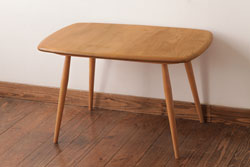 ヴィンテージ家具　イギリスビンテージ　ERCOL(アーコール)　ニレ材　ナチュラルな色味のコーヒーテーブル(センターテーブル)