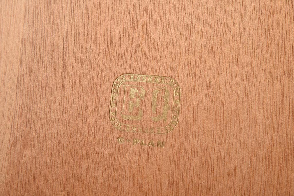 ヴィンテージ家具　北欧ビンテージ　G-PLAN(ジープラン)　オーク材　温かな雰囲気漂う明るい木肌のチェスト(引き出し)