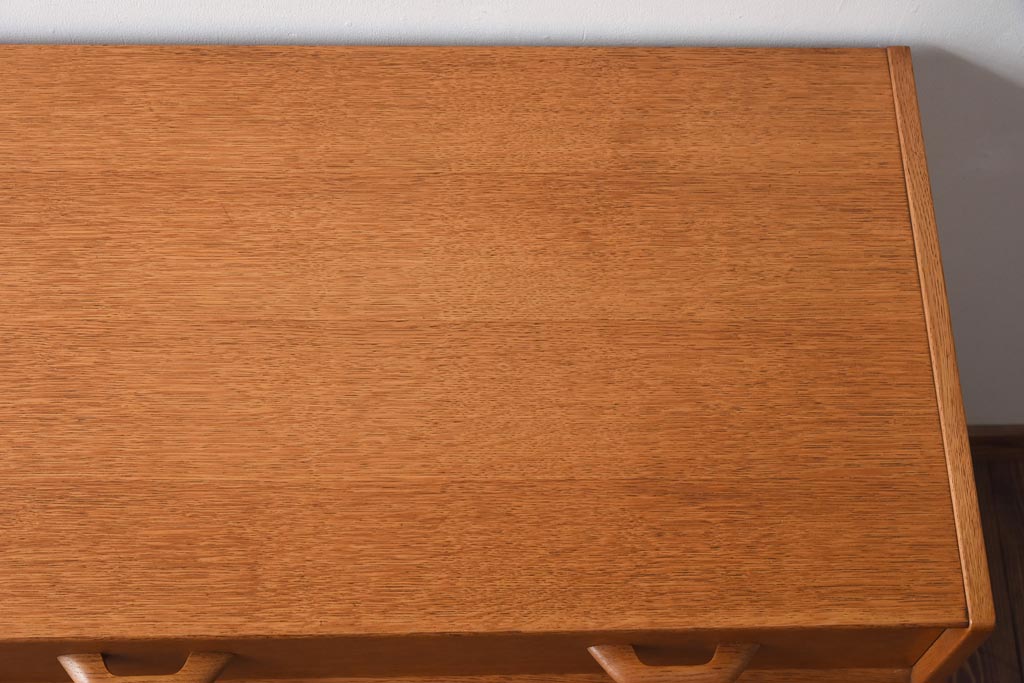 ヴィンテージ家具　北欧ビンテージ　G-PLAN(ジープラン)　オーク材　温かな雰囲気漂う明るい木肌のチェスト(引き出し)