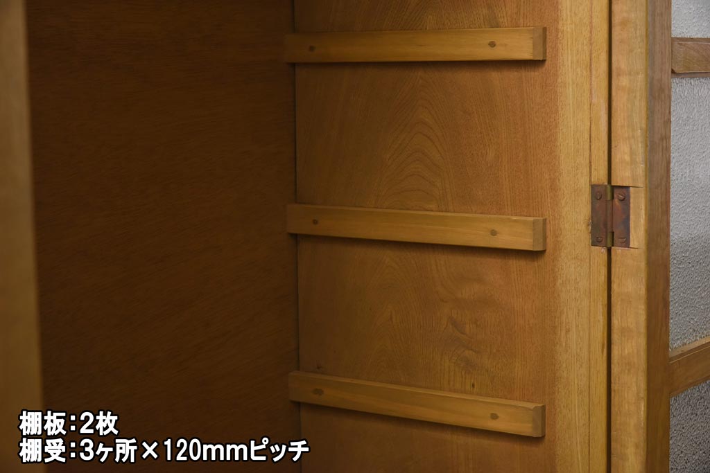 レトロ家具　昭和レトロ　栓材　明るい色合いと凝ったデザインが魅力的なキャビネット(戸棚、収納棚、本箱)