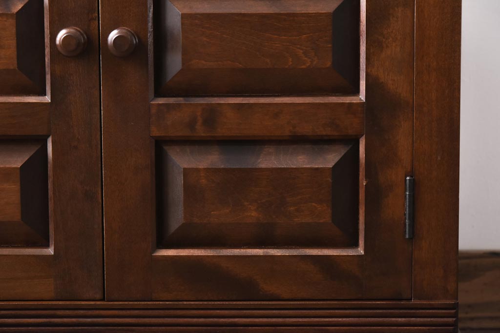 中古　松本民芸家具　シックな扉のデザインの隅棚(コーナーキャビネット、収納棚)