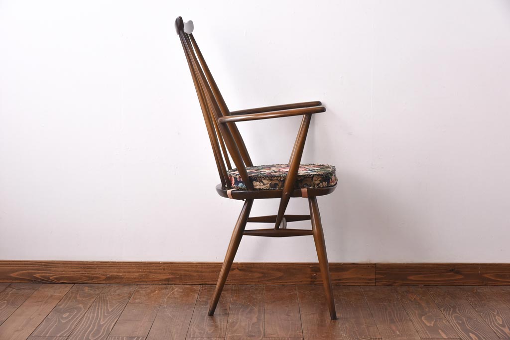 ヴィンテージ家具　イギリスビンテージ　ERCOL(アーコール)　ゴールドスミス　凛とした佇まいのクッション付きアームチェア(椅子)(1)