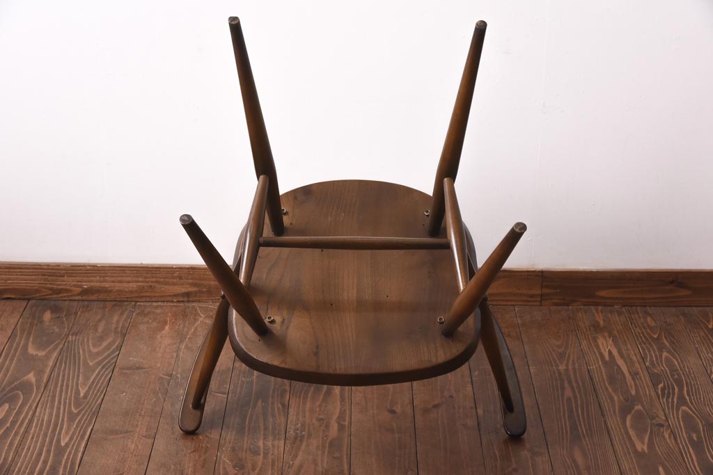 ヴィンテージ家具　イギリスビンテージ　ERCOL(アーコール)　ゴールドスミス　凛とした佇まいのクッション付きアームチェア(椅子)(1)