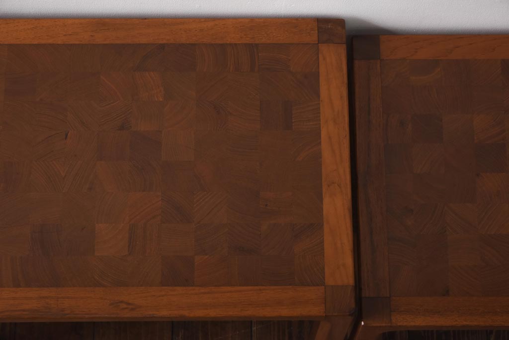ヴィンテージ家具　北欧ビンテージ　デンマーク　パーケット天板が珍しいチーク材製のネストテーブル(サイドテーブル)