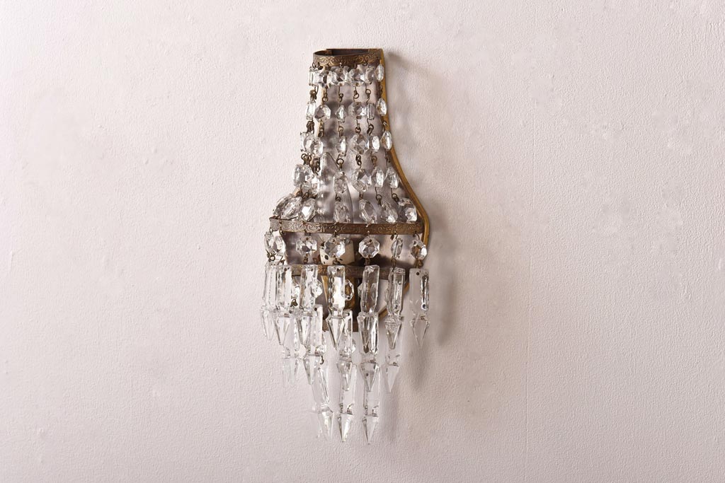フランスビンテージ　金属製　エンパイア様式　ガラスドロップがお洒落な小振りなウォールランプ(壁掛け照明)(1)