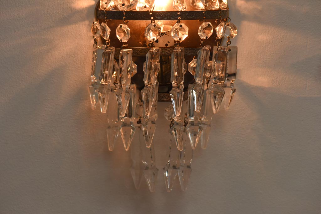 フランスビンテージ　金属製　エンパイア様式　ガラスドロップがお洒落な小振りなウォールランプ(壁掛け照明)(1)