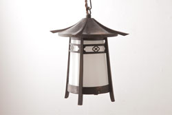 和製アンティーク　情緒あふれる佇まいが魅力的な吊り灯籠(天井照明、吊り下げ照明)